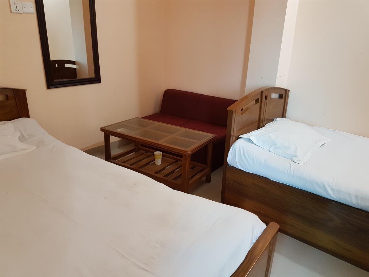 Hotel Diamond Park Dakhin Kattali Eksteriør billede